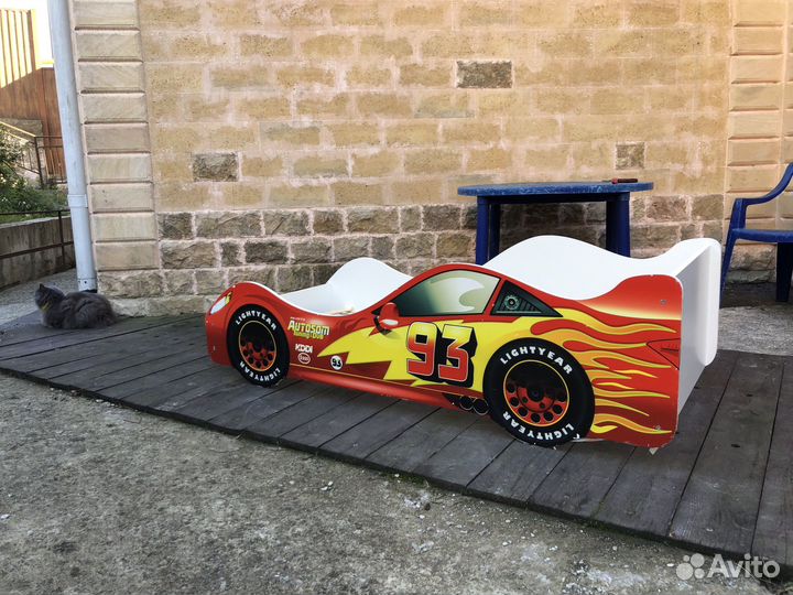 Детская кроватка машинка