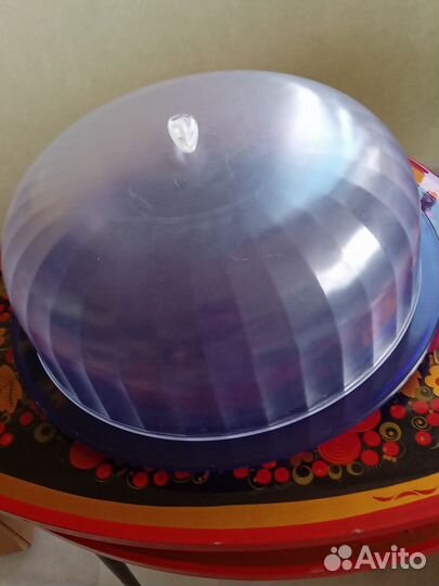 Тортница с крышкой, удобно для перевозки торта