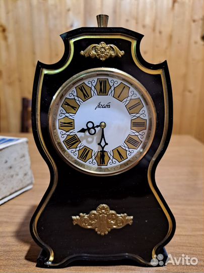 Часы настольные механические СССР