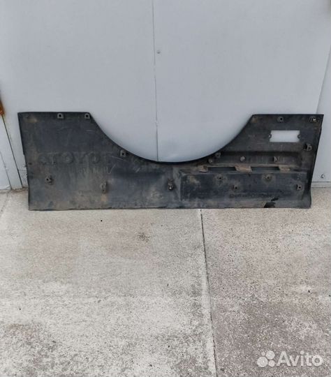 Toyota rav 4 XA 10 накладка двери багажника