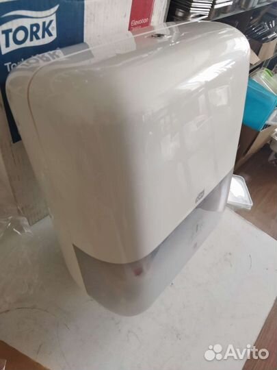 Новый Диспенсер tork Matic для полотенец 55 10 00