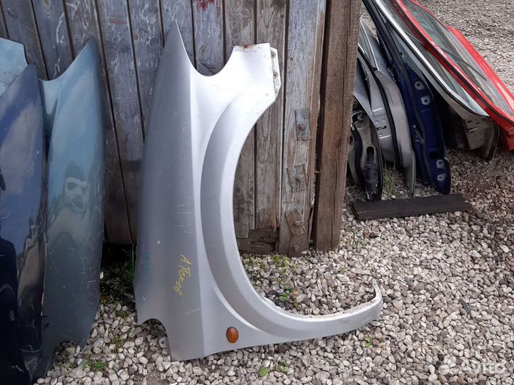 Крыло переднее Крайслер Вояджер 4 Додж Караван