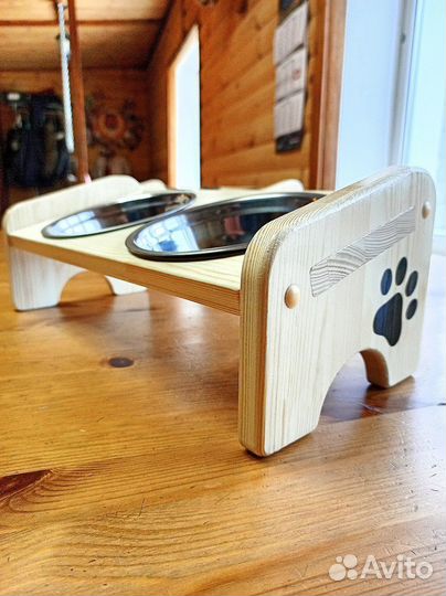 Подставка с мисками для кошек и собак