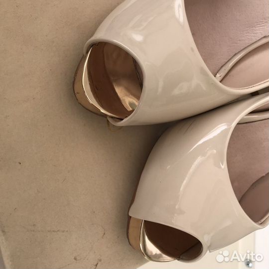 Туфли лак 36 рр