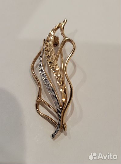 Золотая брошь