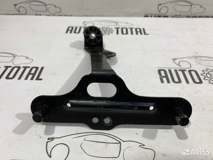 Кронштейн блока ABS Bmw 745 E65 N62B44 2004