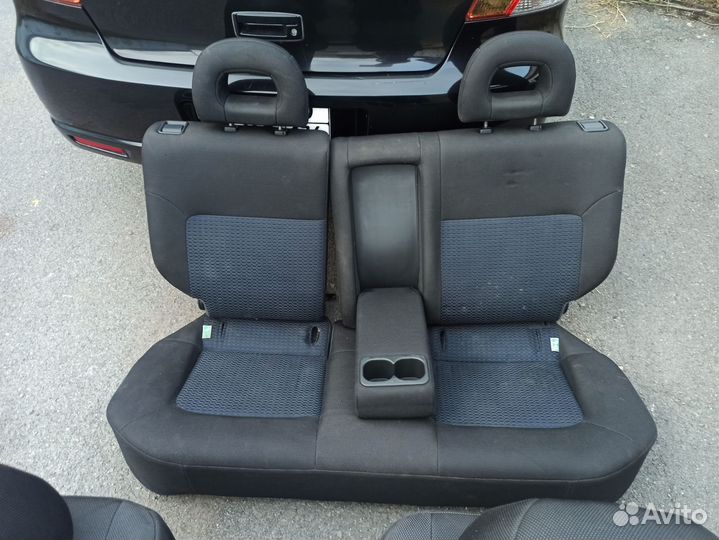 Комплект сидений Mitsubishi Airtrek Outlender