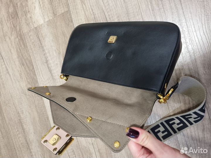 Женская сумка в стиле fendi