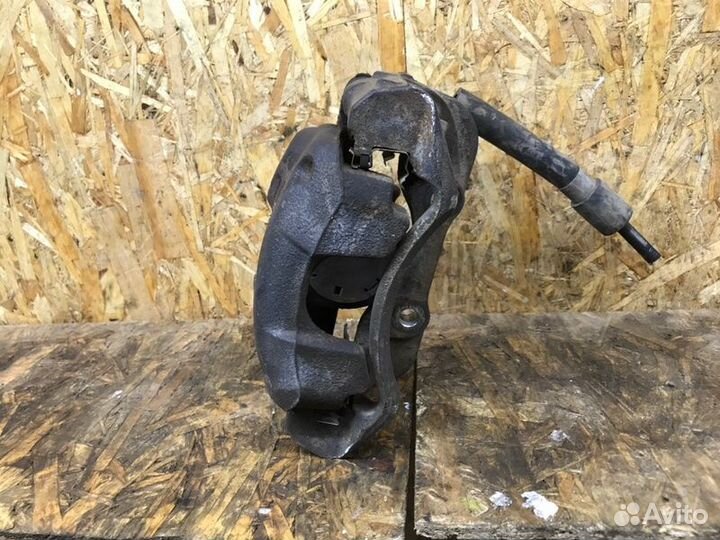 Суппорт тормозной передний правый Peugeot 308