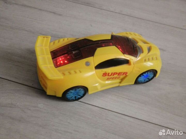 Машинка на батарейках музыкальная