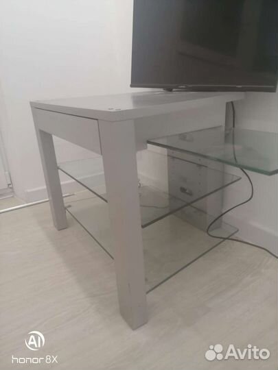 Стеклянная тумба под тв