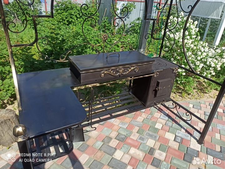 Кованый мангал с крышей