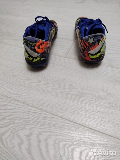 Детские футбольные бутсы