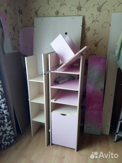 Детская кровать чердак со столом и шкафом