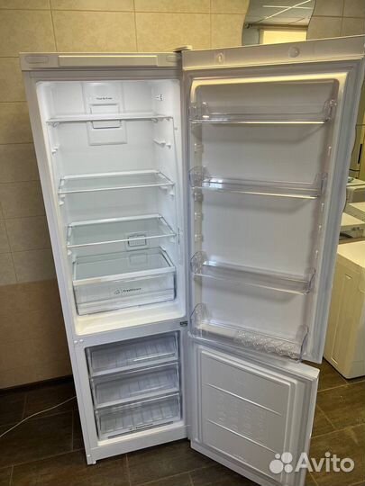 Холодильник Indesit no frost новый