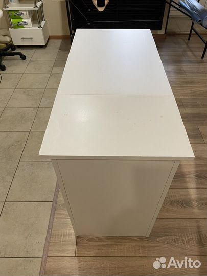 Маникюрный стол