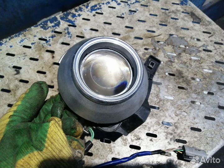 Линза в фару правая Toyota Land Cruiser 200