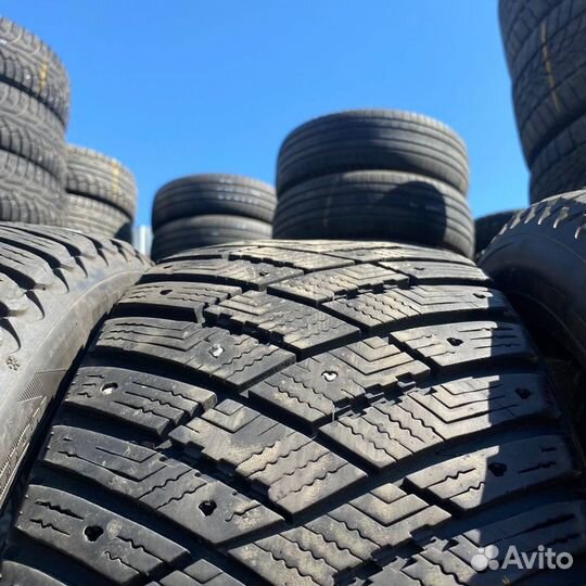 Goodyear Ultragrip Ice Arctic 235/50 R18 101T