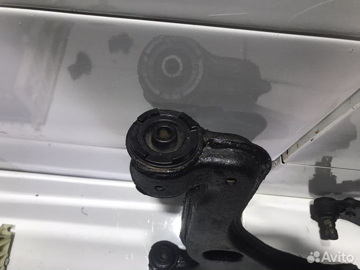 Рычан передний Opel Astra H