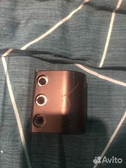 Зажим на трюковой самокат