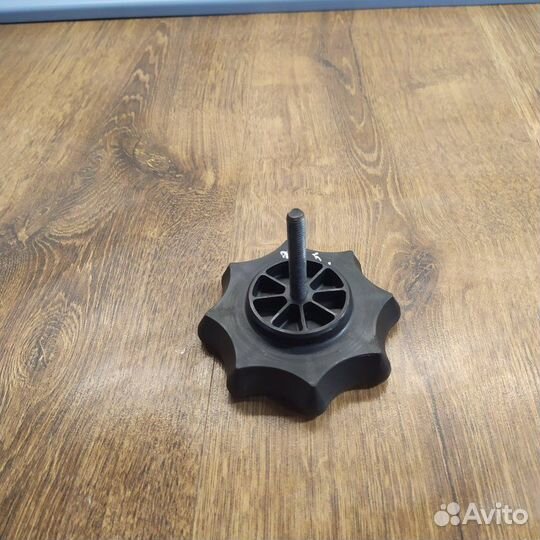 Болт крепления запасного колеса задний Skoda Fabia