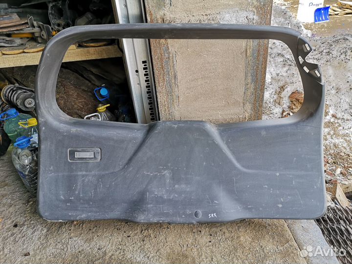 Обшивка двери багажника Cadillac SRX 2003-2009