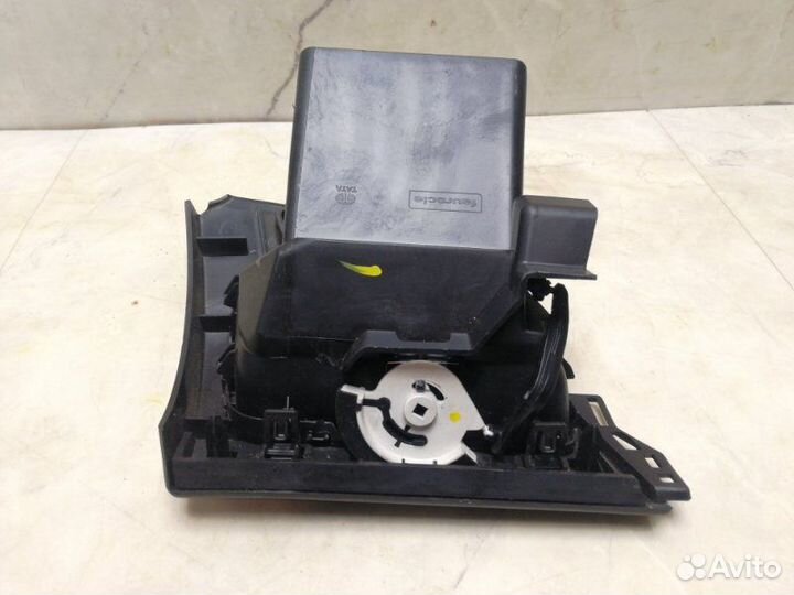 Дефлектор воздушный правый Renault Megane 3 1.6