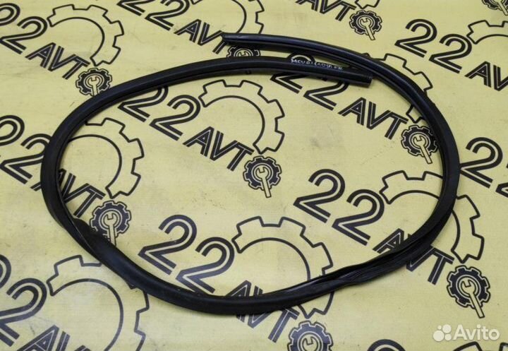 Уплотнитель проема двери передний правый Toyota