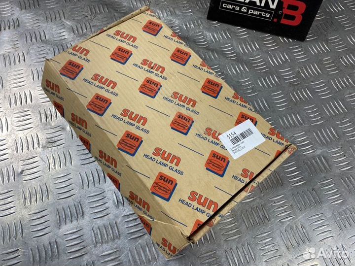 Стекло фары правое Renault R19