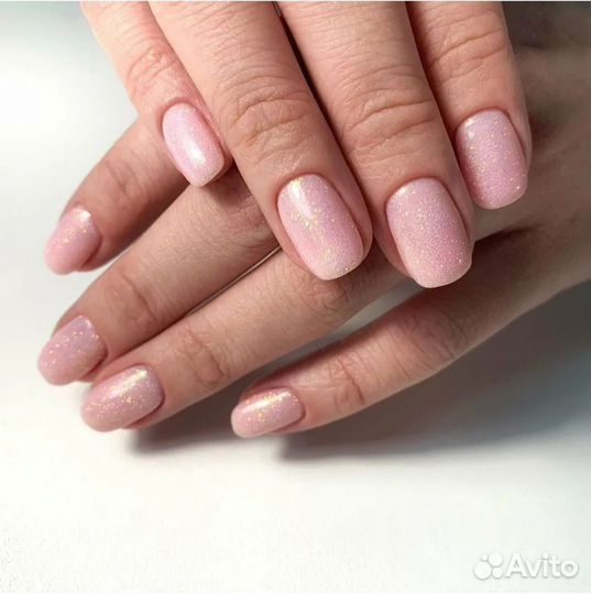 Модель на маникюр