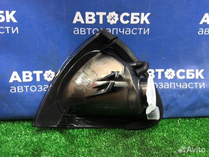 Габарит передний правый Toyota Avensis AT220 2CT