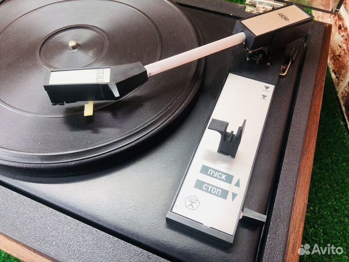 Z.8292 Проигрыватель винила Мелодия 104 стерео