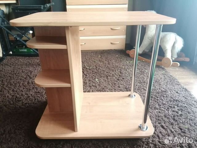 Журнальный столик на колесах