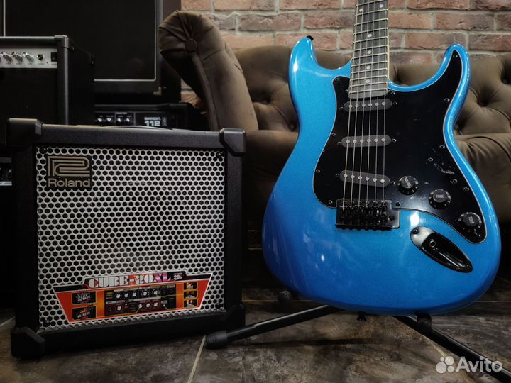 Электрогитара под Fender + Roland Cube + Аксессуар