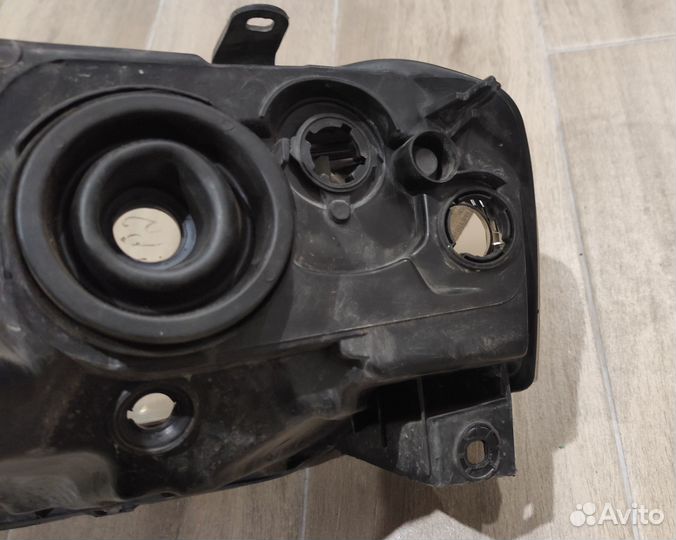 Фара битая правая Renault Logan Largus