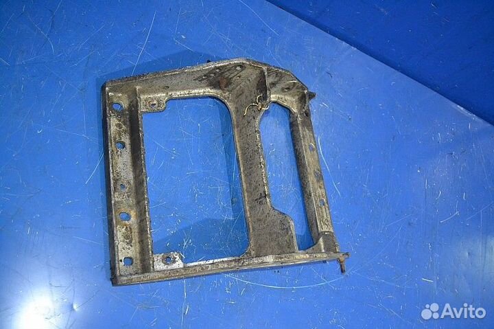 Кронштейн подножки, правый renault trucks Premium