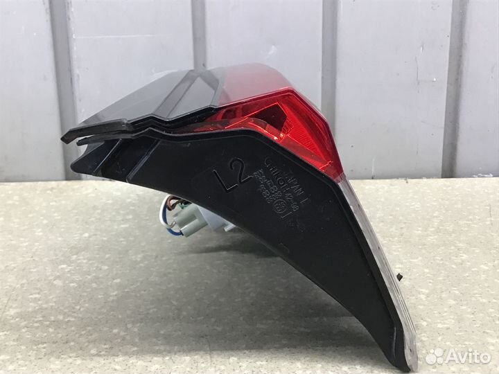 Фонарь задний внутренний левый Toyota RAV 4 2018