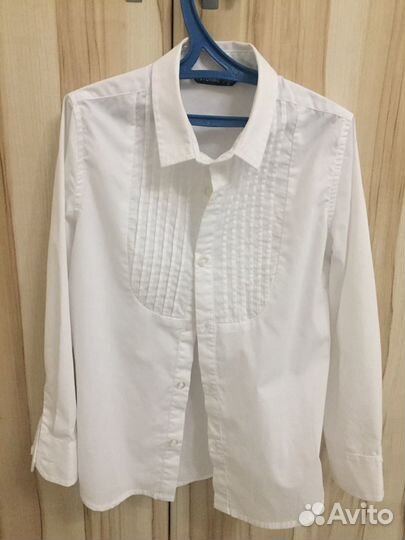 Рубашки синяя и белая