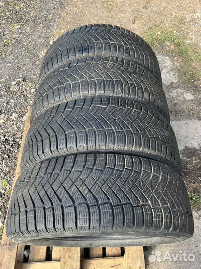 Pirelli Ice Zero FR 235/55 R19