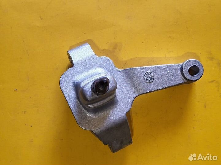 Опора (кронштейн) коробки передач Renault Duster