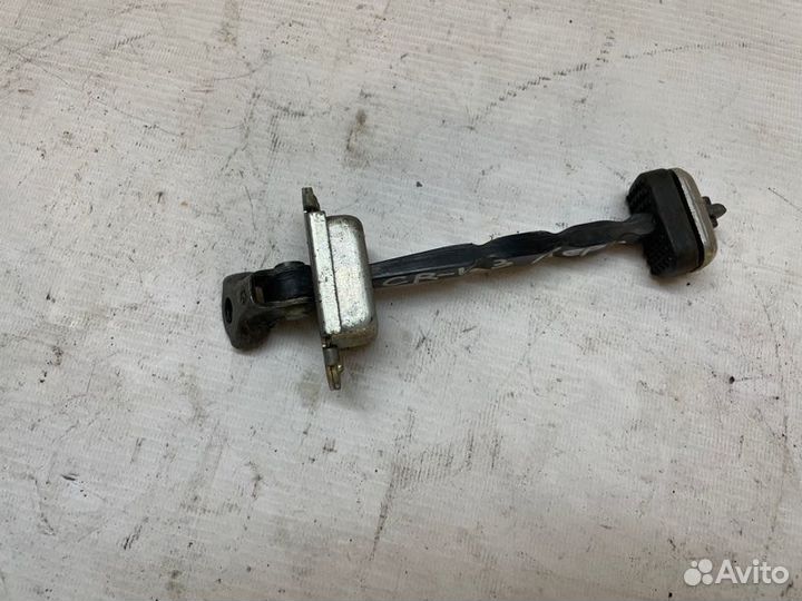 Ограничитель двери передний левый Honda Cr-V 3 RE3