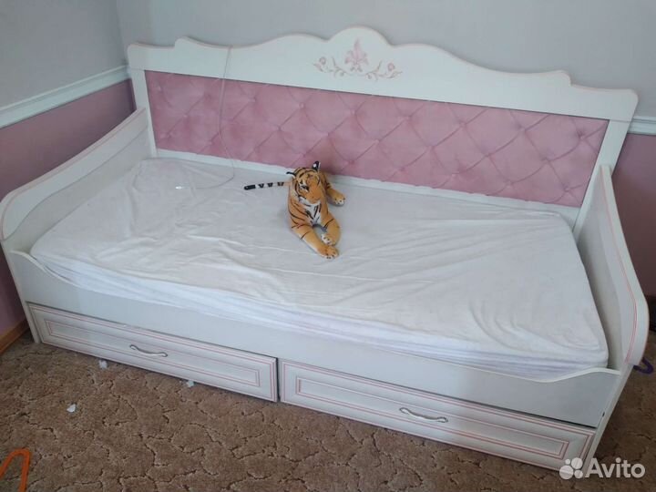 Мебель в детскую комнату для девочки+ парта