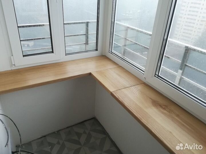 Балкон пластиковый с деревянным подоконником