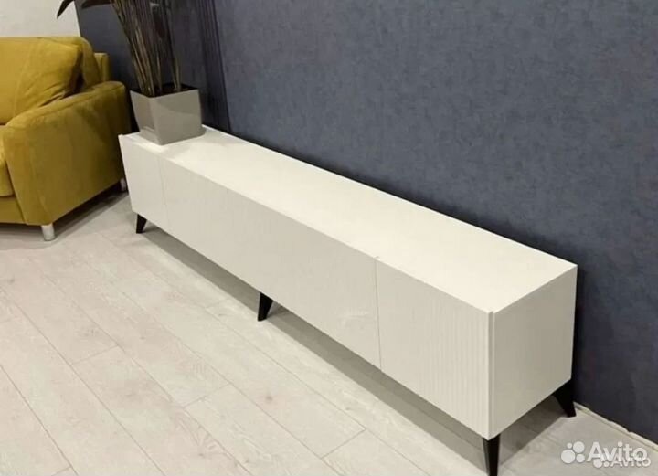 Тумба тв на ножках в наличии