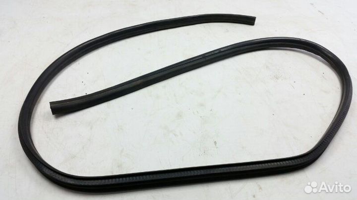 Уплотнение дверное заднее левое Mitsubishi Colt