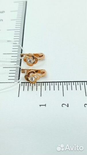 Золотые серьги с камнем