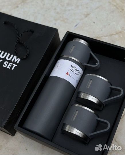 Термос с кружками