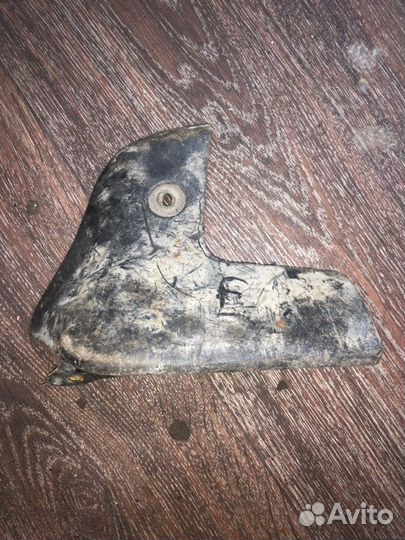 Брызговик задний левый Toyota Chaser JZX90 1GFE