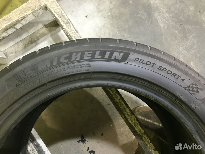 Michelin Pilot Sport 4 245/45 R17