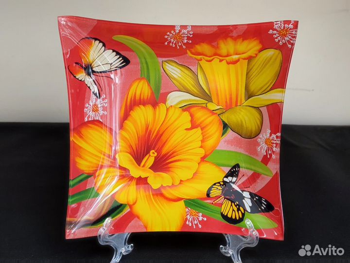 Тарелка квадратная стеклянная 19,2 х 19,2 см красн